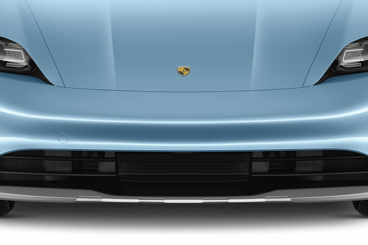 Kühlergrill eines Porsche Taycan Sport Turismo