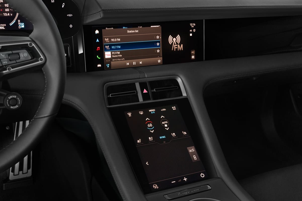 Audiosystem eines Porsche Taycan Cross Turismo