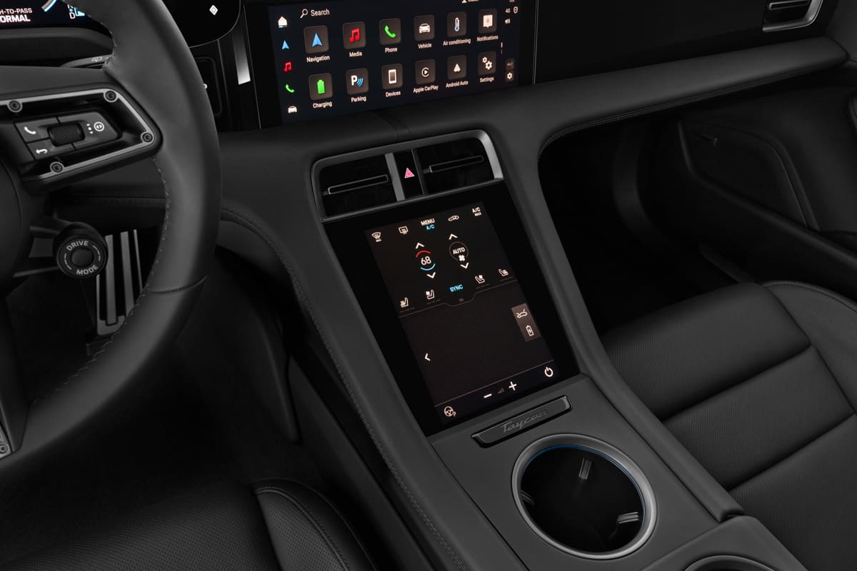 Schaltknüppel eines Porsche Taycan Cross Turismo