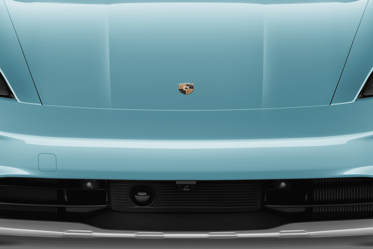 Kühlergrill eines Porsche Taycan Cross Turismo