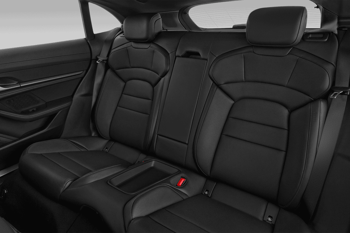 Rücksitzbank eines Porsche Taycan Cross Turismo