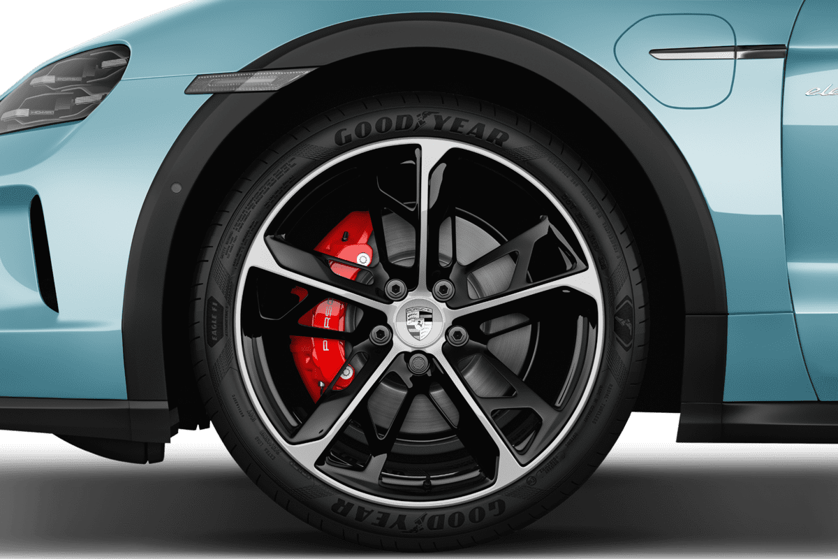 Radkappe oder Felge eines Porsche Taycan Cross Turismo