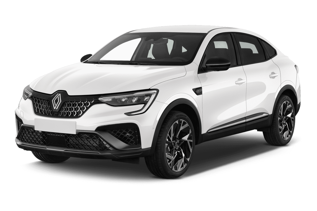 Schräge Frontansicht eines Renault Arkana Hybrid, freigestellt