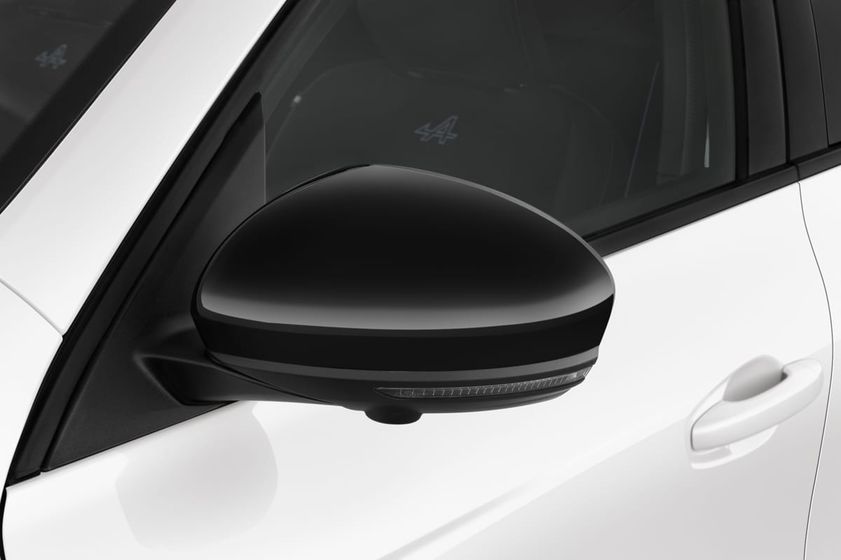 Rückspiegel eines Renault Arkana Hybrid