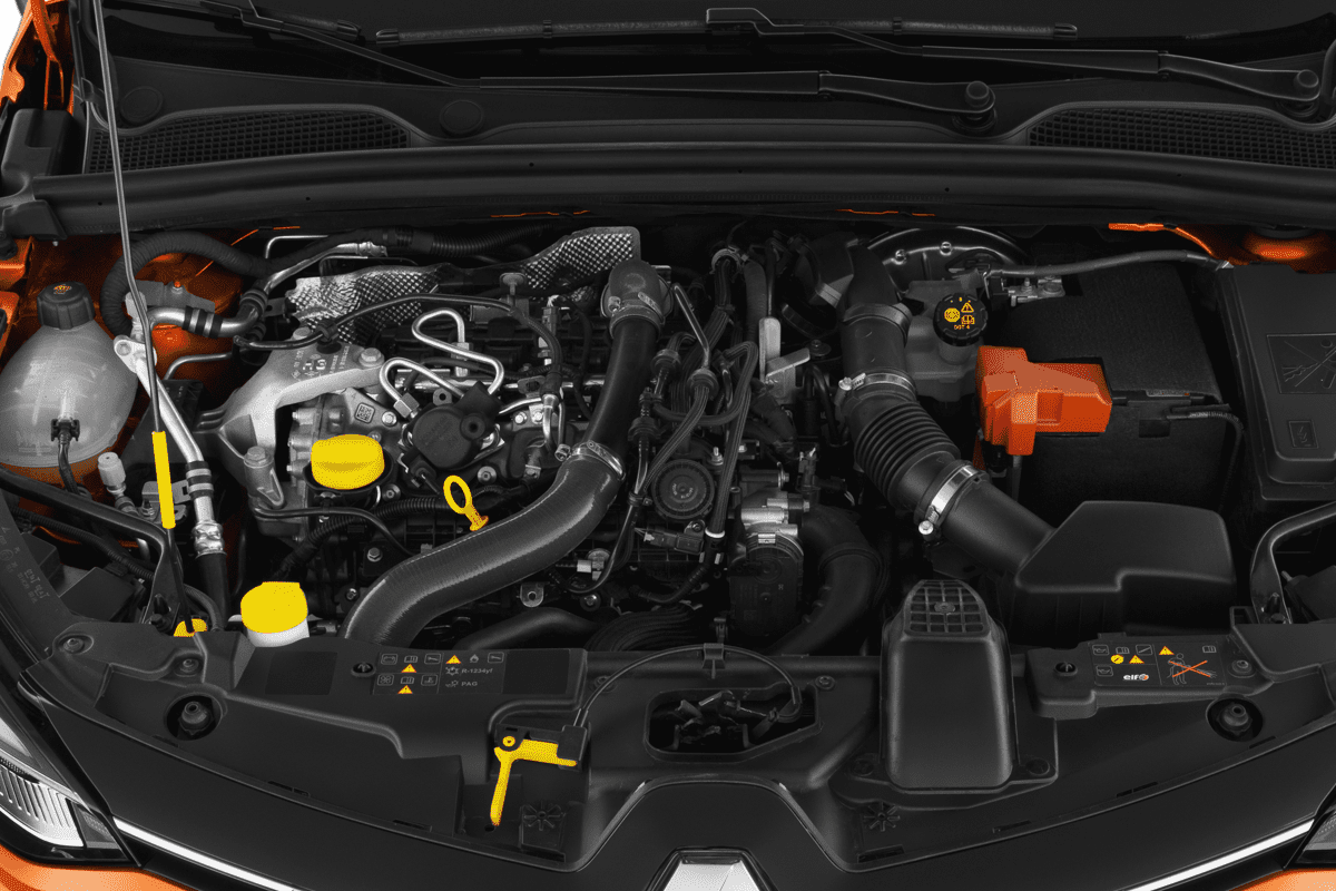 Motorraum eines Renault Clio LPG