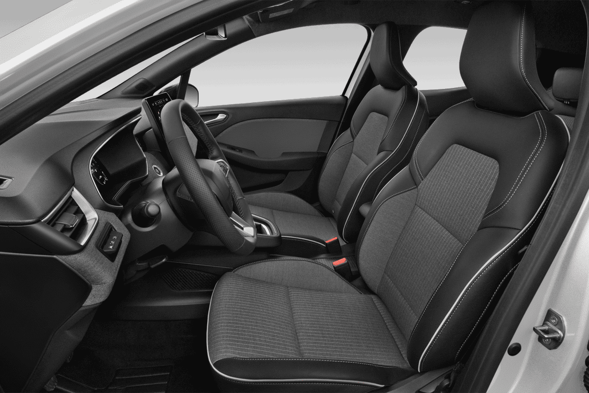 Vordersitze eines Renault Clio Hybrid (neues Modell)