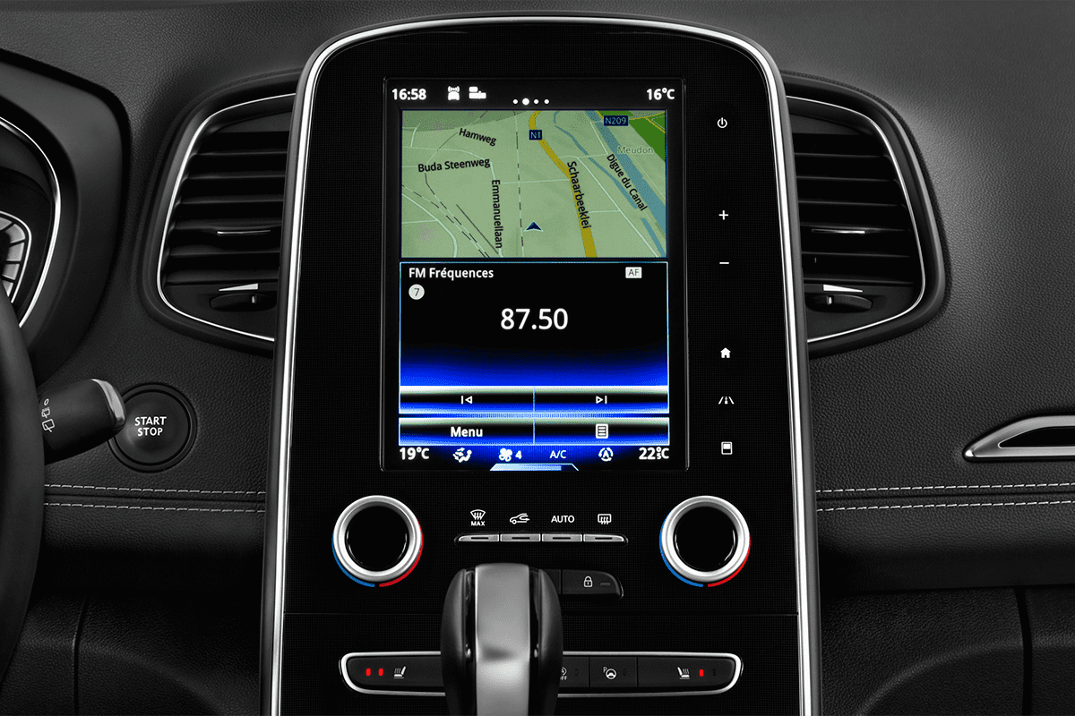 Mittelkonsole eines Renault Grand Scenic Black Edition 