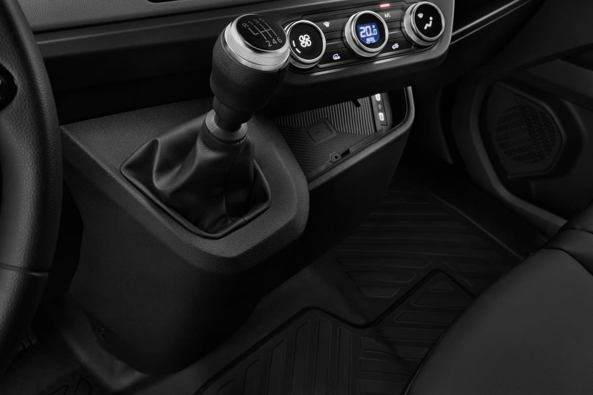 Schaltknüppel eines Renault Master Normal Kastenwagen