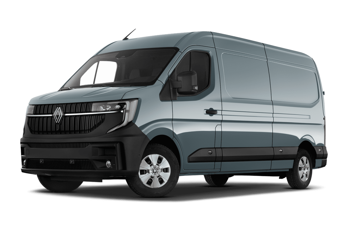 Tiefe, schräge Heckansicht eines Renault Master Normal Kastenwagen, freigestellt