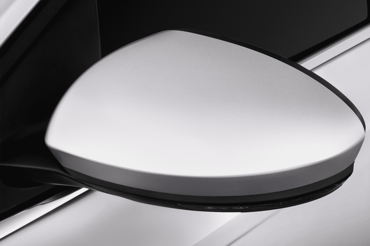 Rückspiegel eines Renault Megane RS