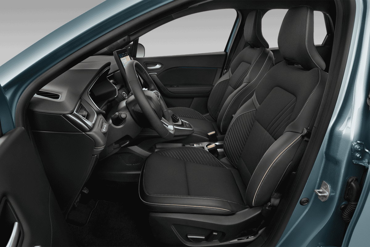 Vordersitze eines Renault Symbioz Hybrid 