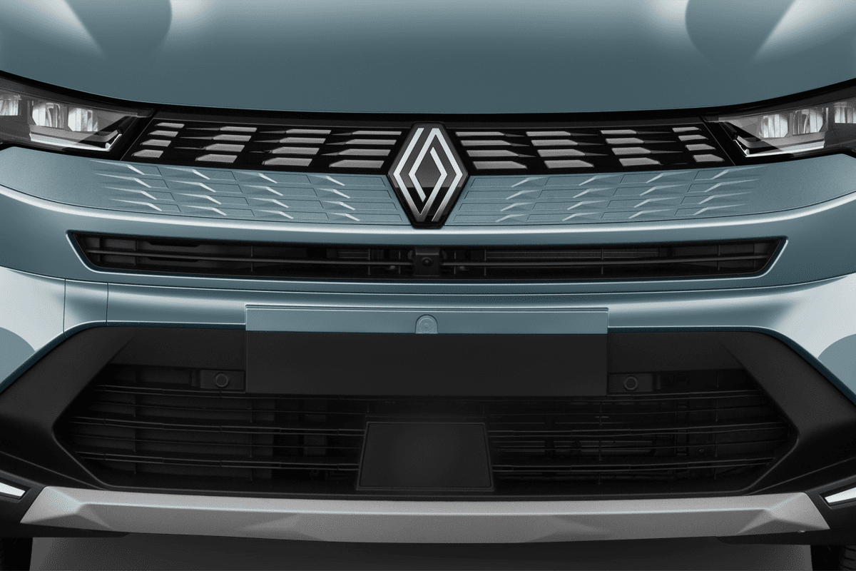 Kühlergrill eines Renault Symbioz Hybrid 