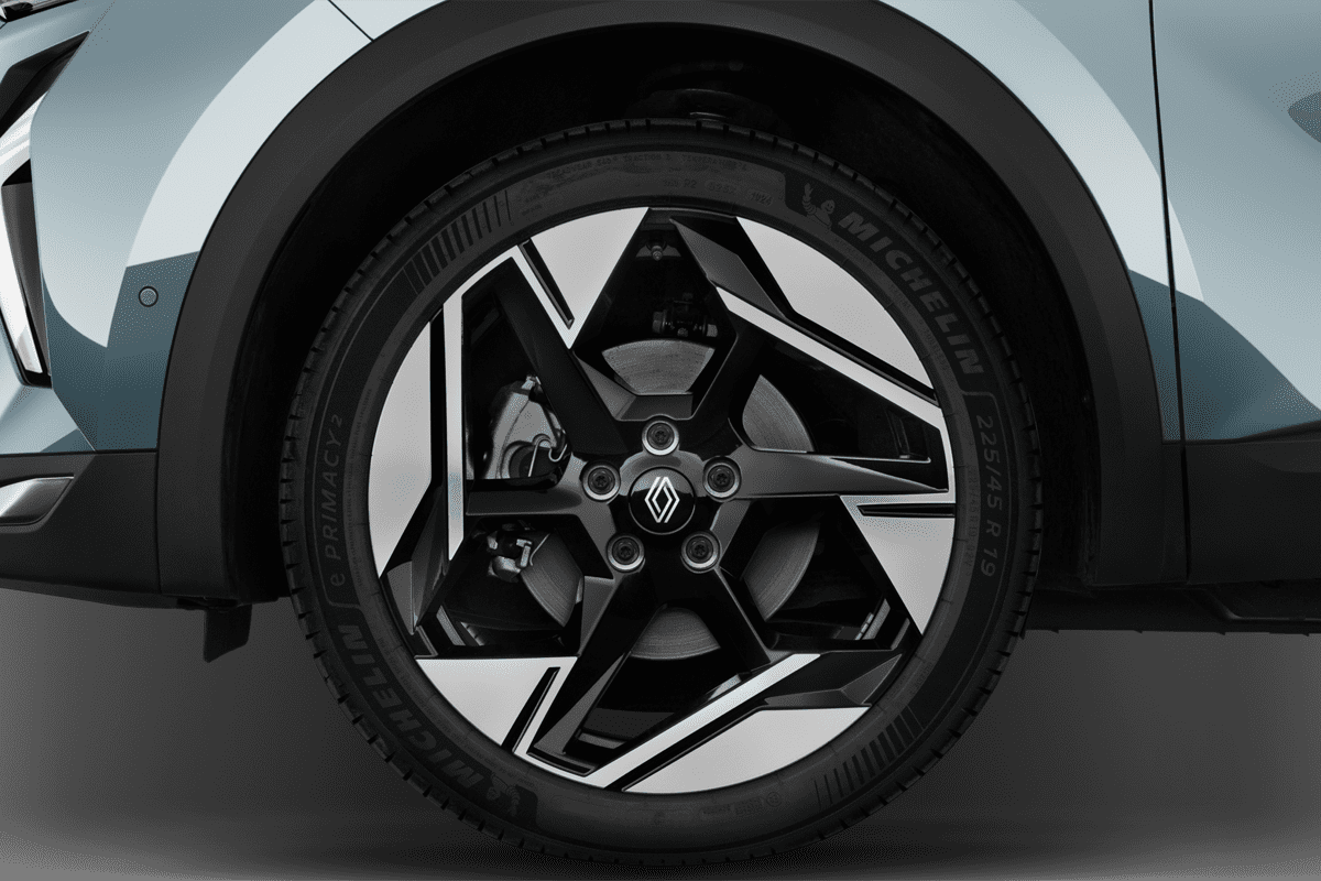 Radkappe oder Felge eines Renault Symbioz Hybrid 