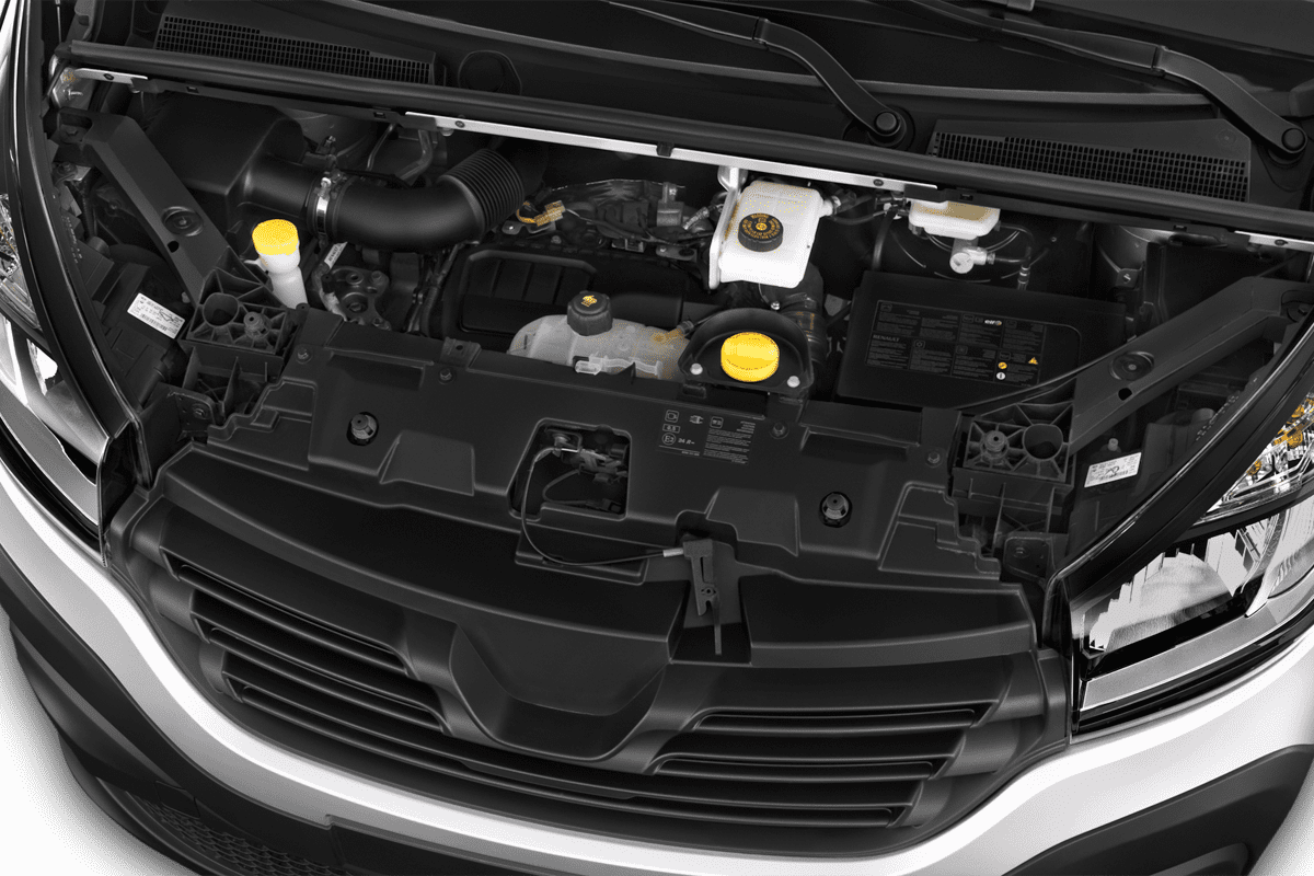 Motorraum eines Renault Trafic Doppelkabine Kastenwagen 