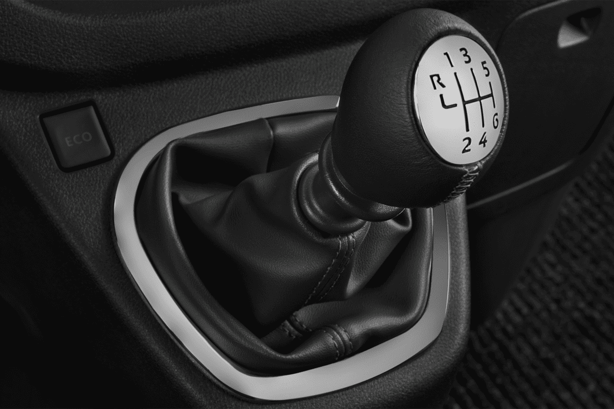 Schaltknüppel eines Renault Trafic Doppelkabine Kastenwagen 