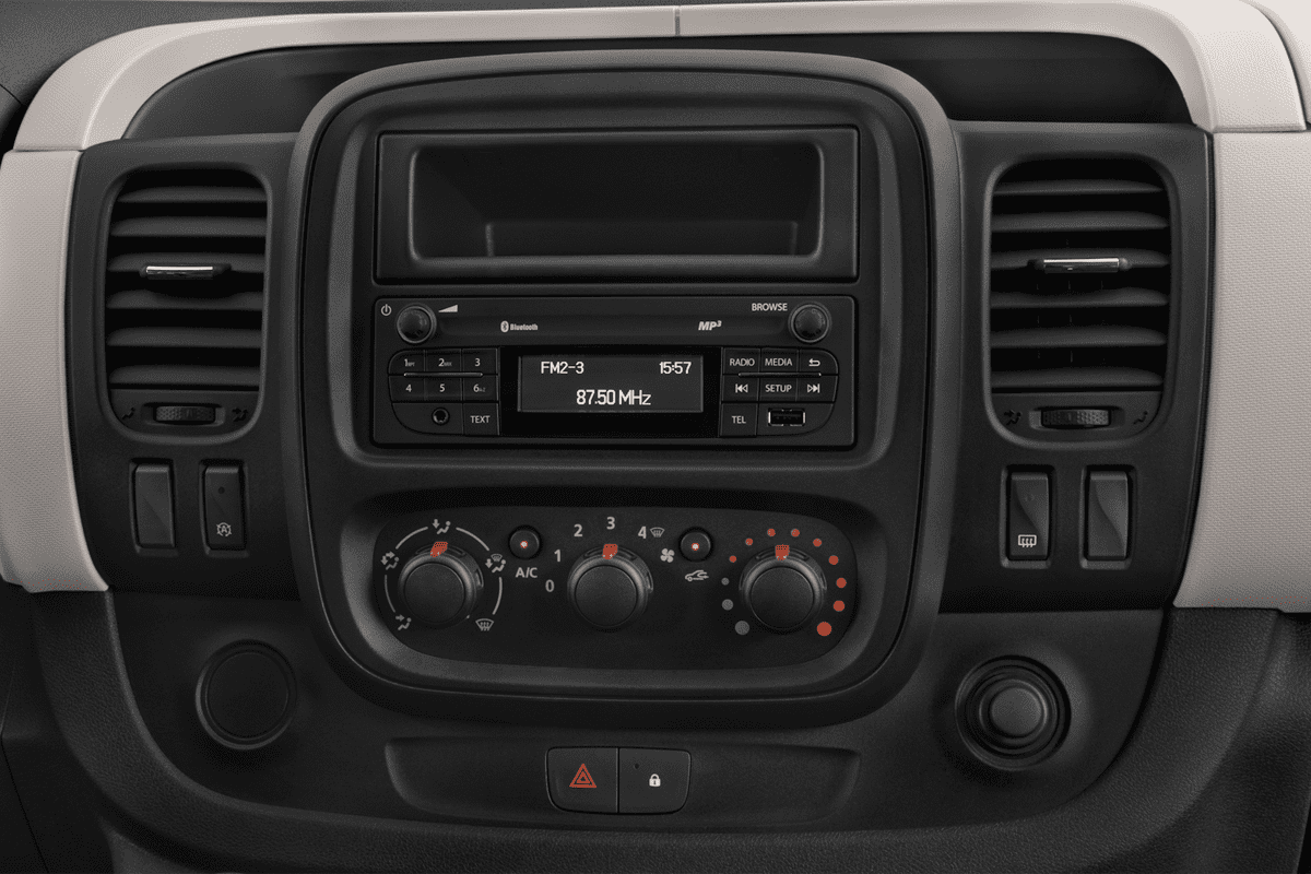 Mittelkonsole eines Renault Trafic Doppelkabine Kastenwagen 