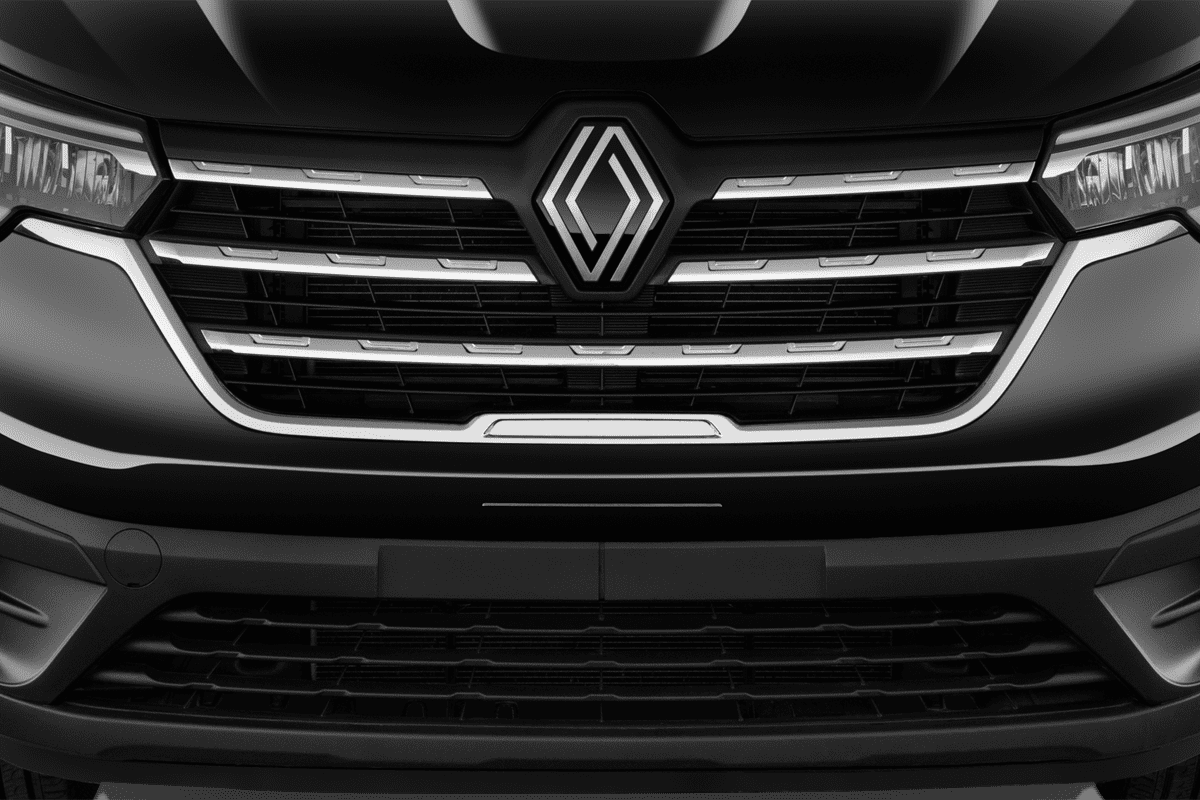 Kühlergrill eines Renault Trafic Kombi