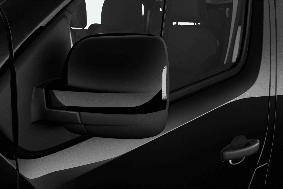 Rückspiegel eines Renault Trafic Kombi