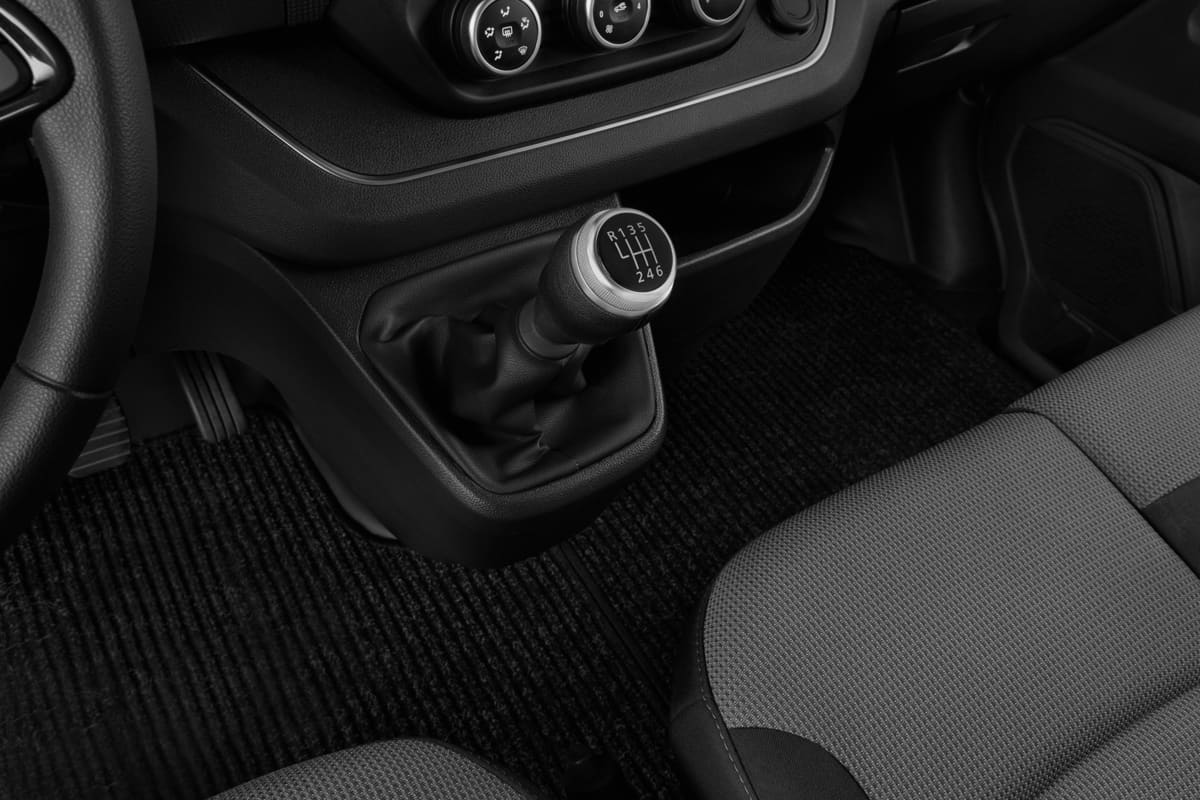 Schaltknüppel eines Renault Trafic Kombi