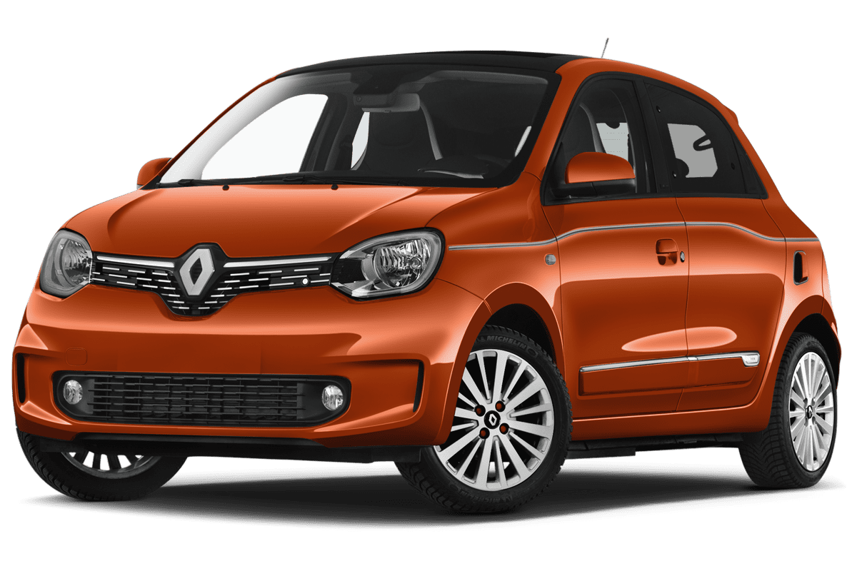 Tiefe, schräge Heckansicht eines Renault Twingo E-Tech, freigestellt