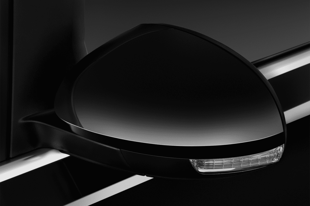 Rückspiegel eines Seat Alhambra