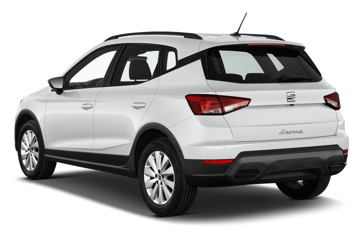 Schräge Heckansicht eines Seat Arona, freigestellt