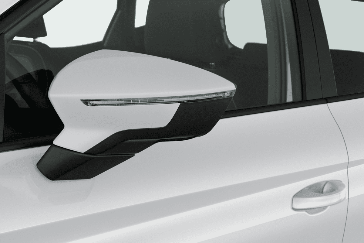 Rückspiegel eines Seat Arona