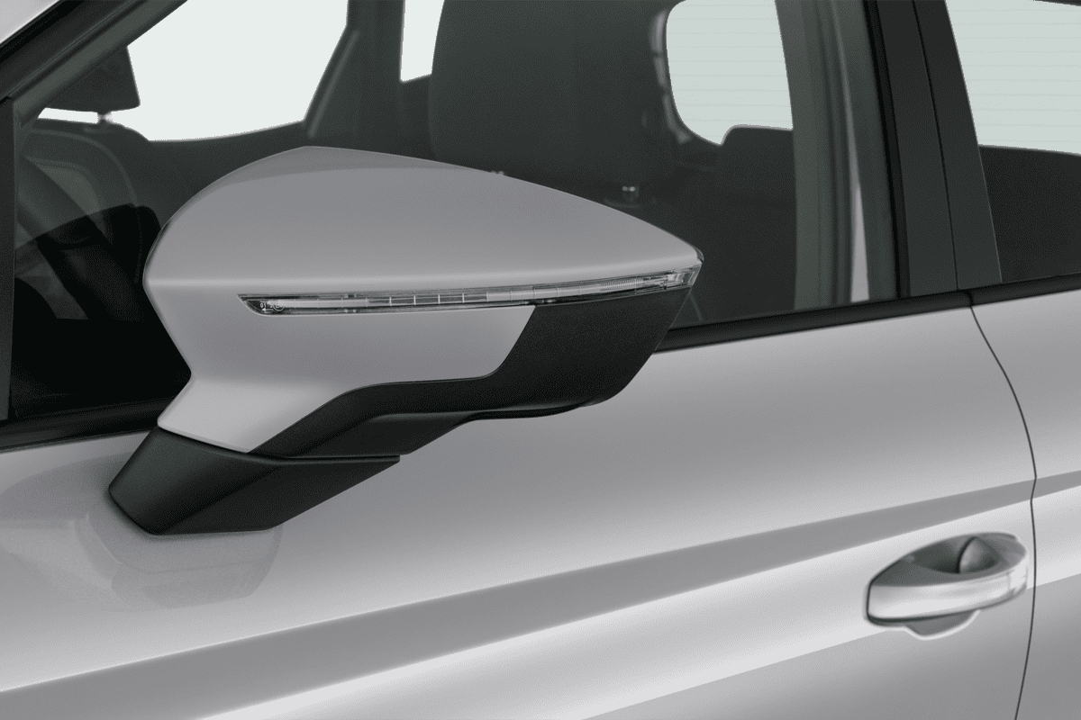 Rückspiegel eines Seat Arona Road Edition
