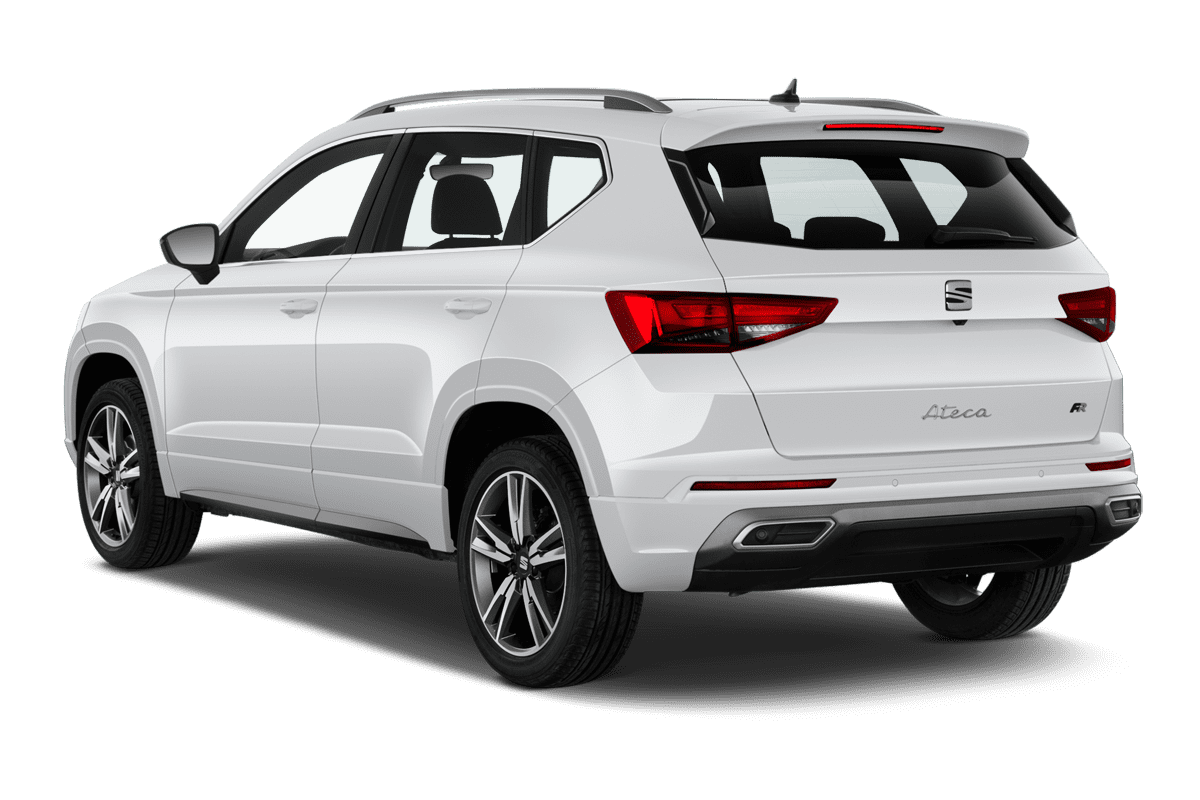 Schräge Heckansicht eines Seat Ateca, freigestellt