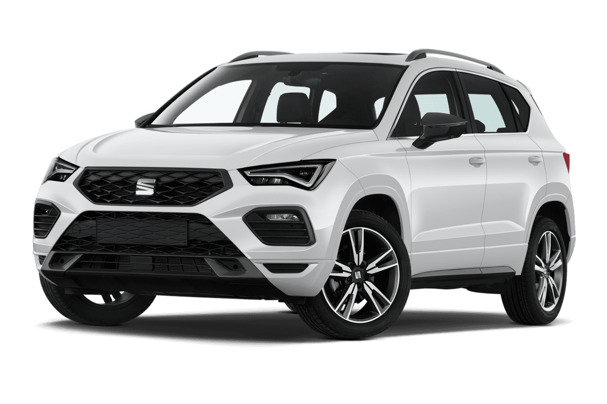 Tiefe, schräge Heckansicht eines Seat Ateca, freigestellt