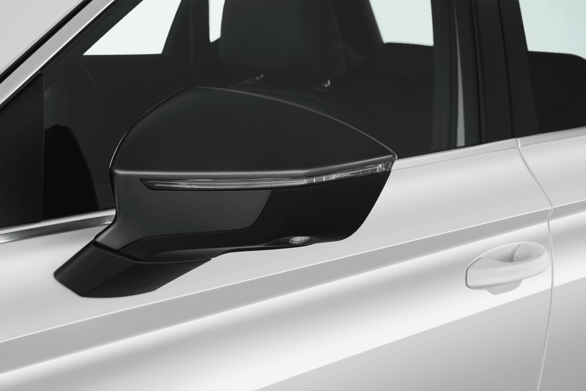 Rückspiegel eines Seat Ateca