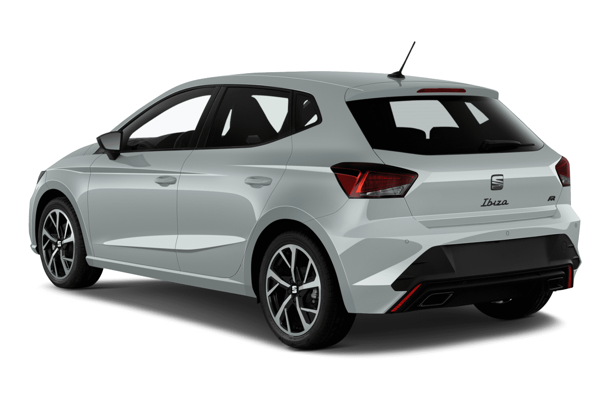Schräge Heckansicht eines Seat Ibiza, freigestellt