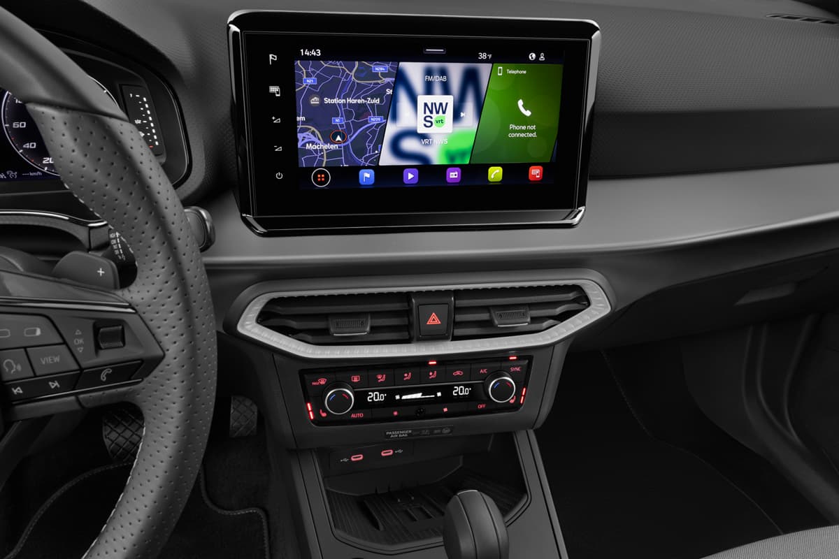 Mittelkonsole eines Seat Ibiza