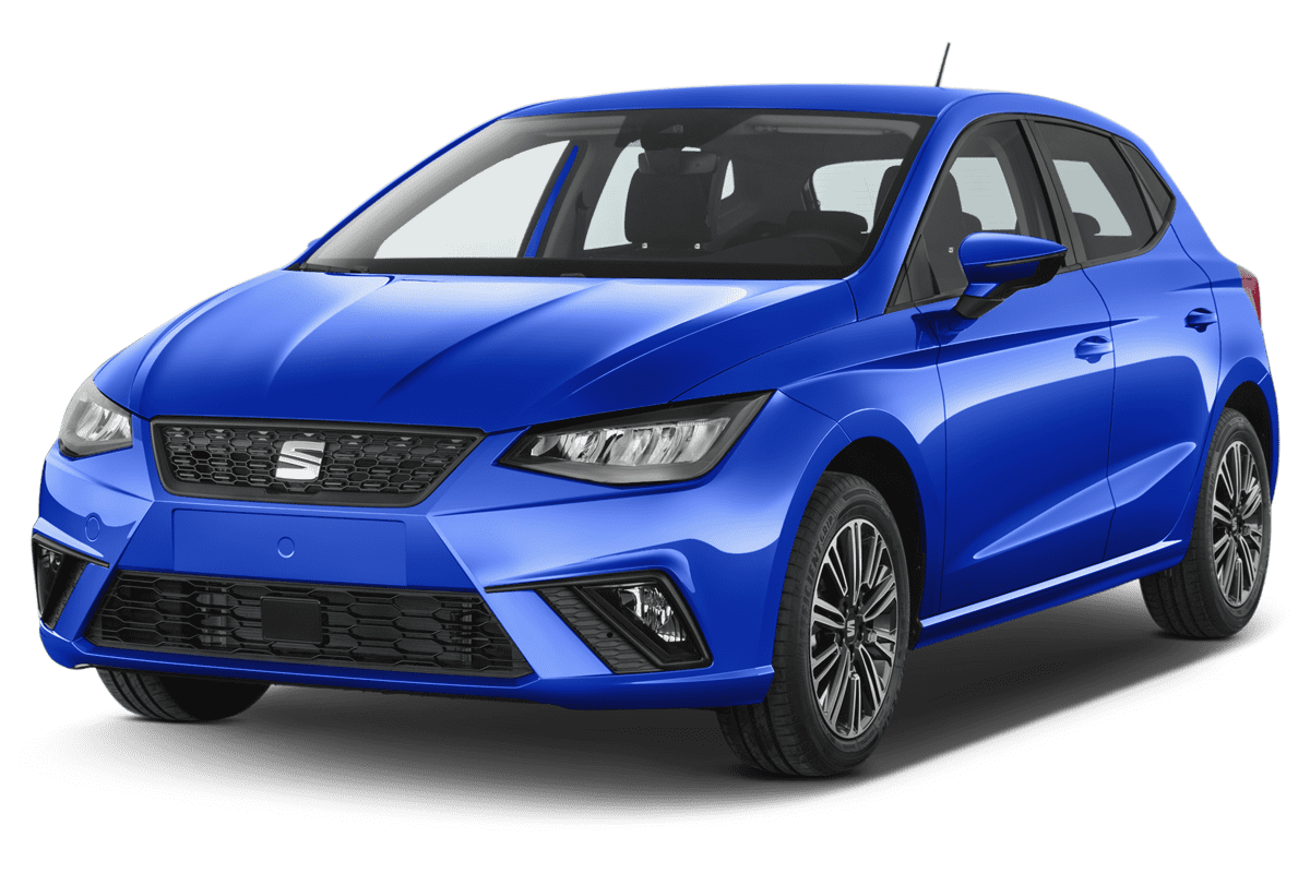 Schräge Frontansicht auf einen SEAT Ibiza, freigestellt