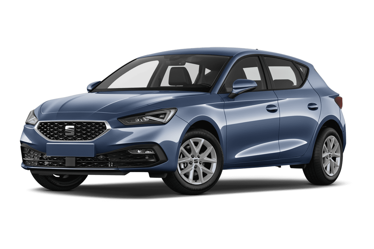 Tiefe, schräge Heckansicht eines Seat Leon, freigestellt