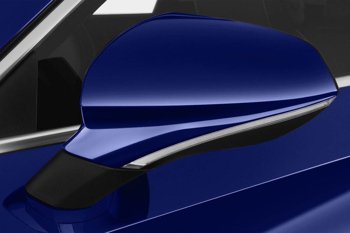 Rückspiegel eines Seat Leon ST TGI