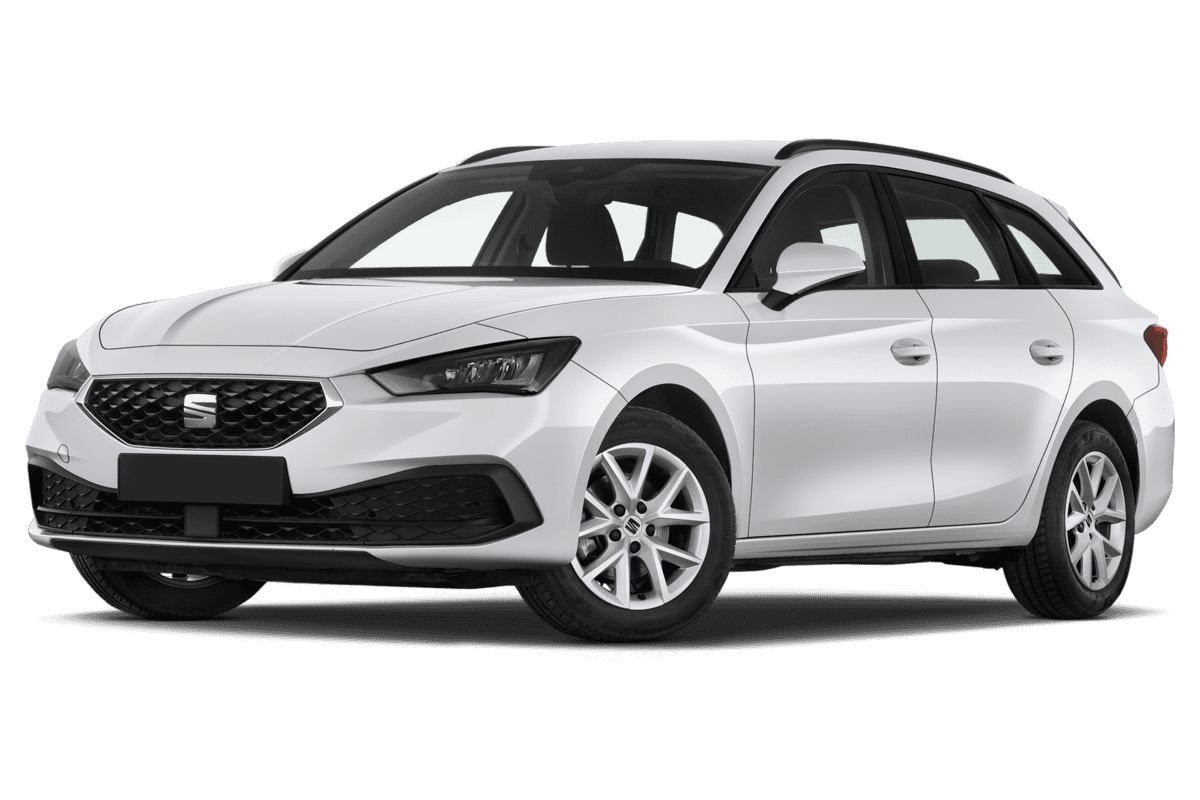 Tiefe, schräge Heckansicht eines Seat Leon ST, freigestellt