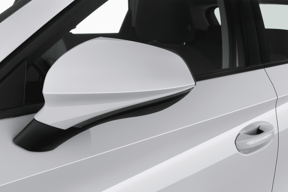 Rückspiegel eines Seat Leon ST