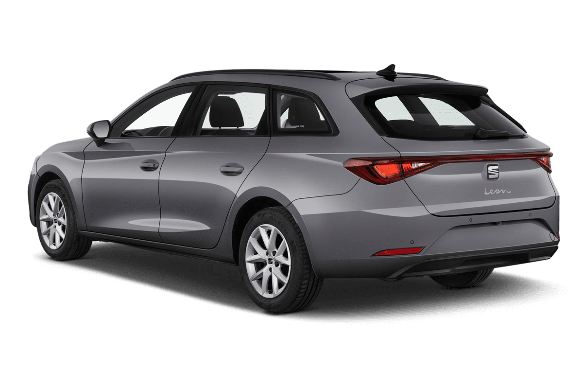 Schräge Heckansicht eines Seat Leon ST, freigestellt