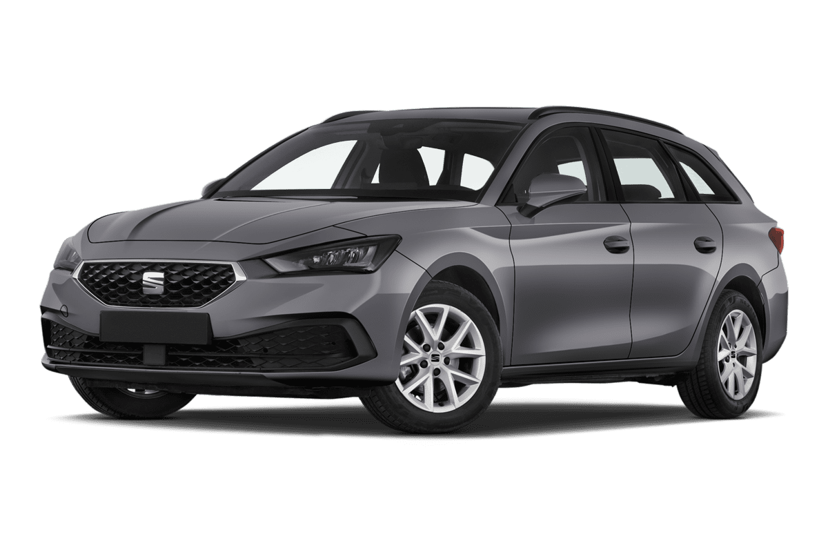 Tiefe, schräge Heckansicht eines Seat Leon ST, freigestellt