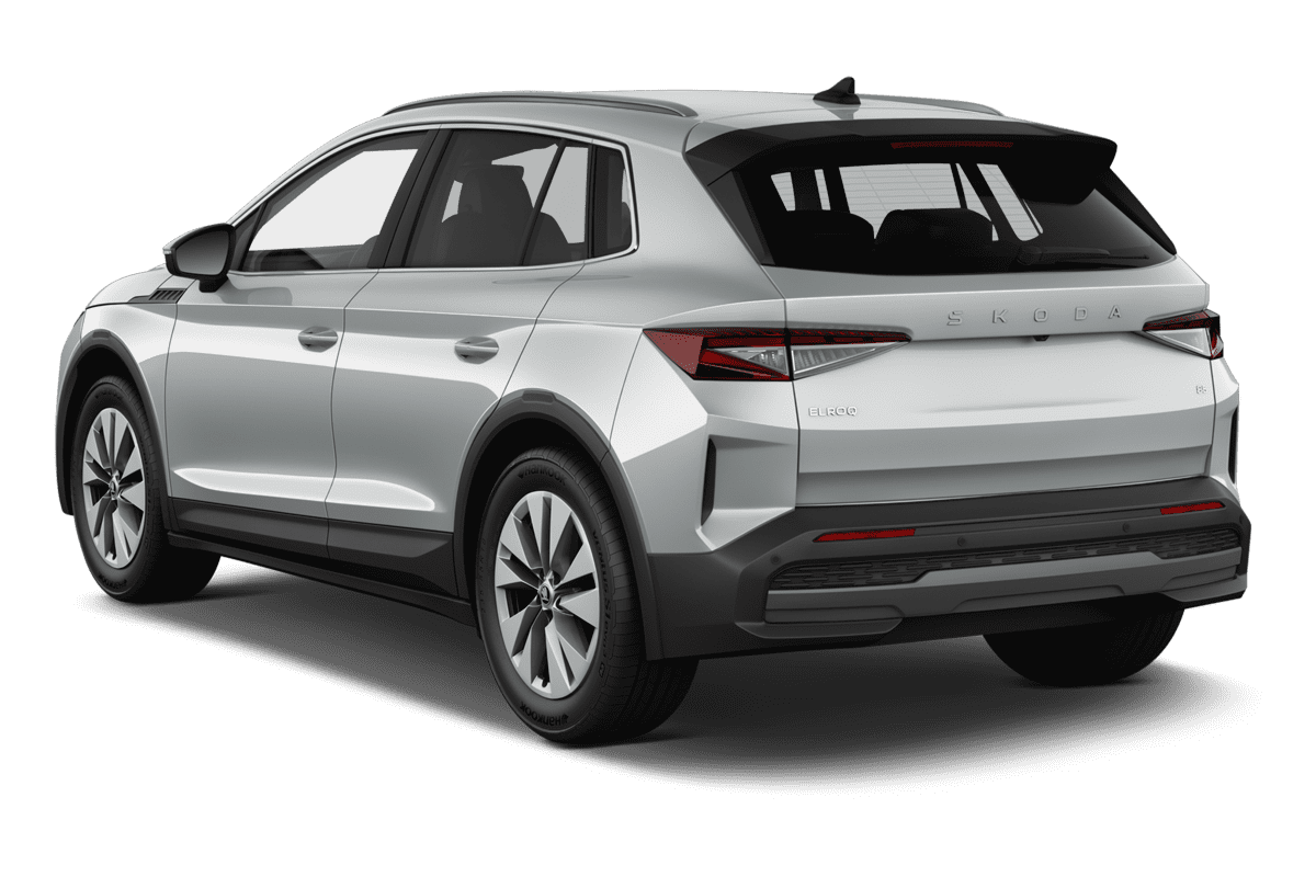 Schräge Heckansicht eines Skoda Elroq , freigestellt