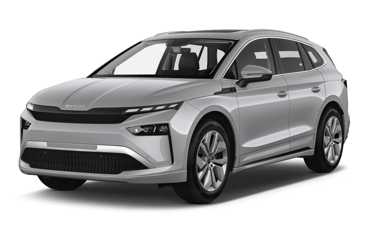Schräge Frontansicht eines Skoda Enyaq, freigestellt