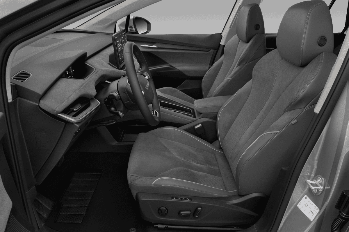 Vordersitze eines Skoda Enyaq