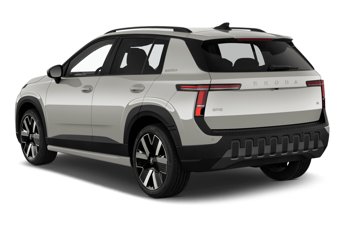Schräge Heckansicht eines Skoda Epiq , freigestellt