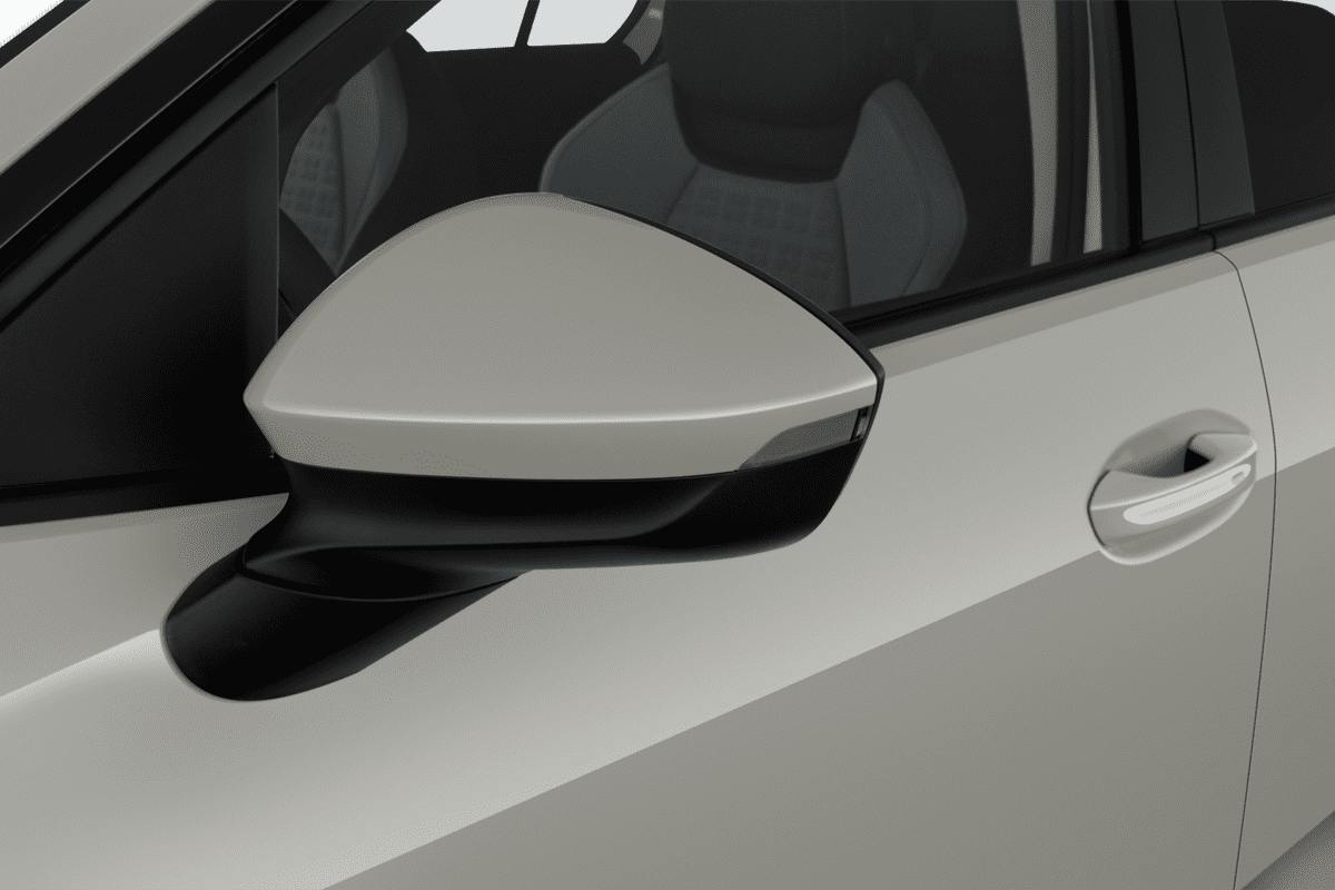 Rückspiegel eines Skoda Epiq