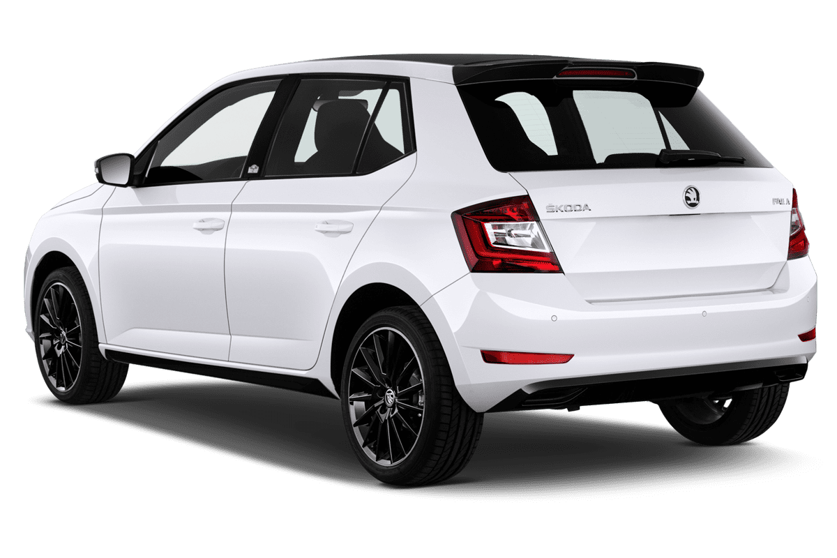 Schräge Heckansicht eines Skoda Fabia Limousine Soleil, freigestellt