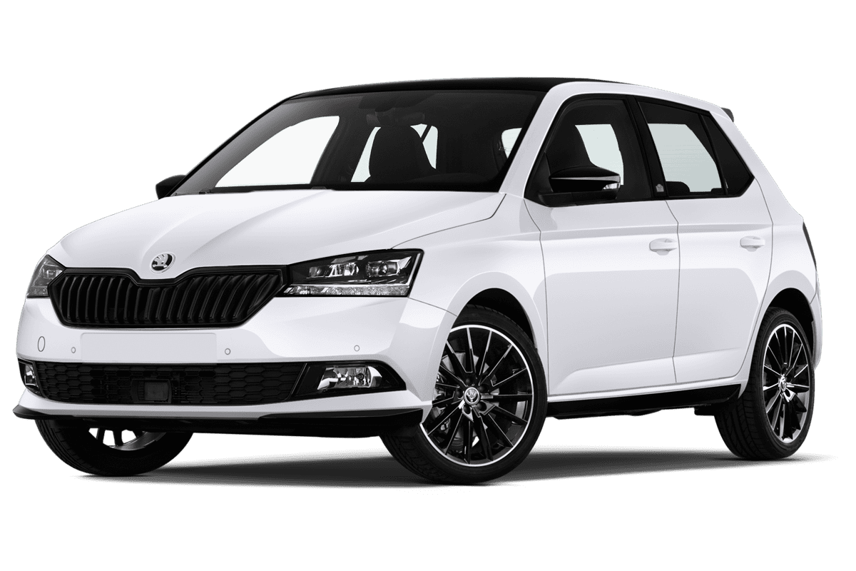 Tiefe, schräge Heckansicht eines Skoda Fabia Limousine Soleil, freigestellt