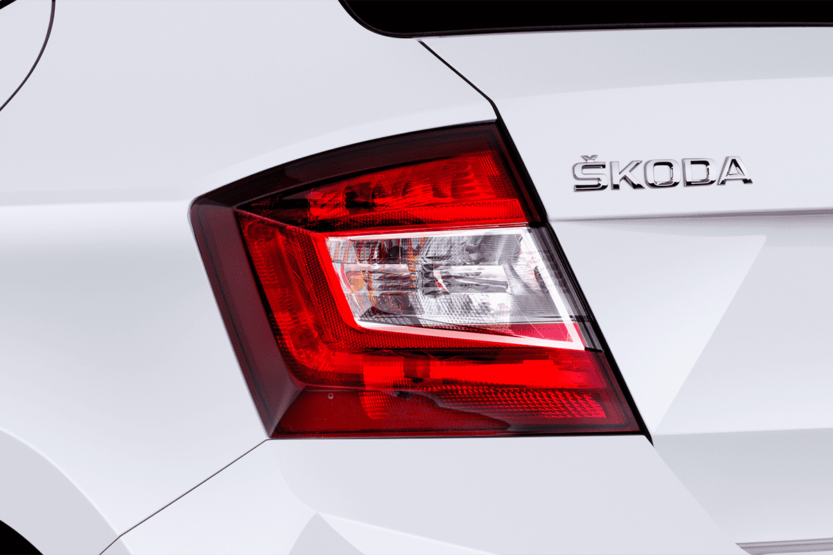 Heckleuchten eines Skoda Fabia Limousine Soleil