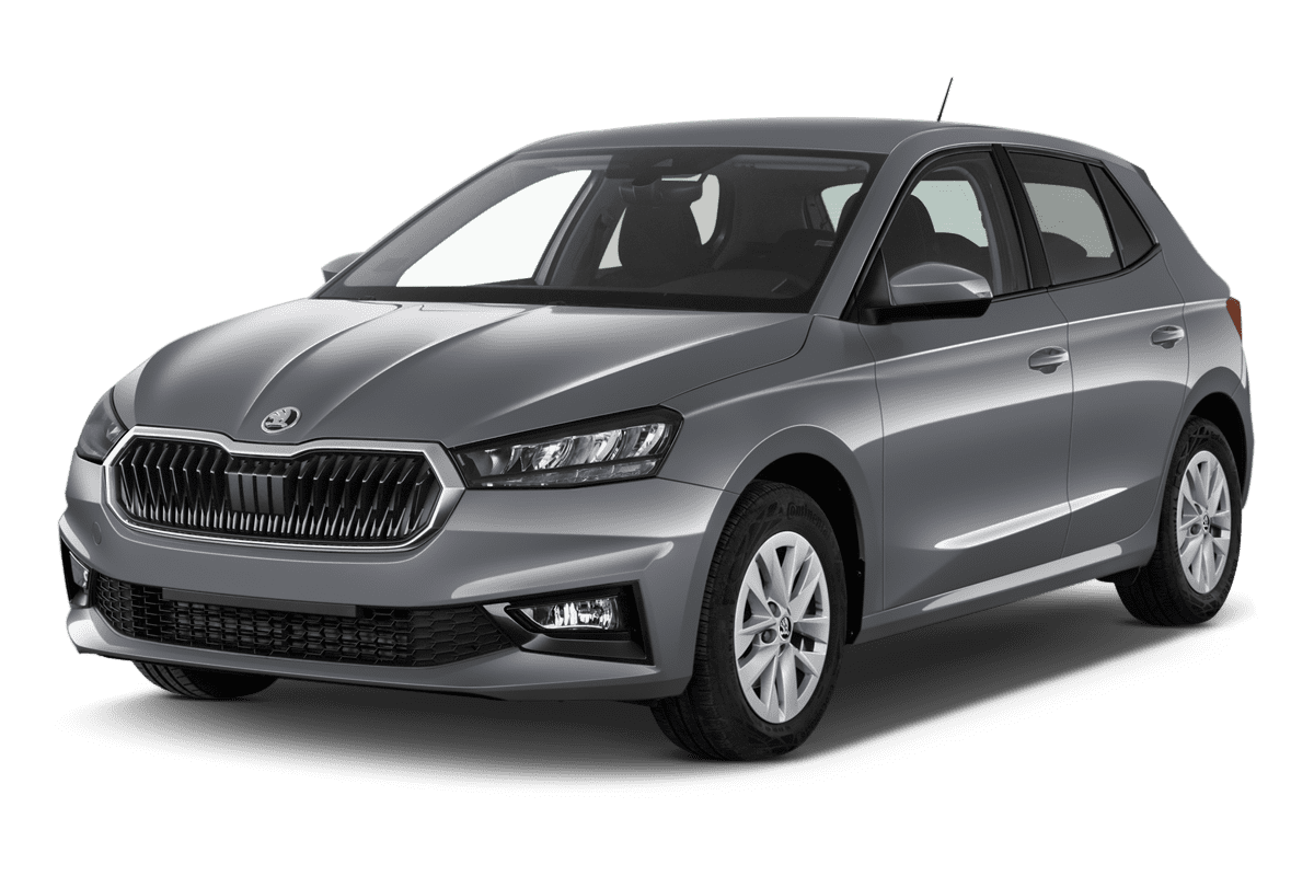 Schräge Frontansicht auf einen Skoda Fabia, freigestellt