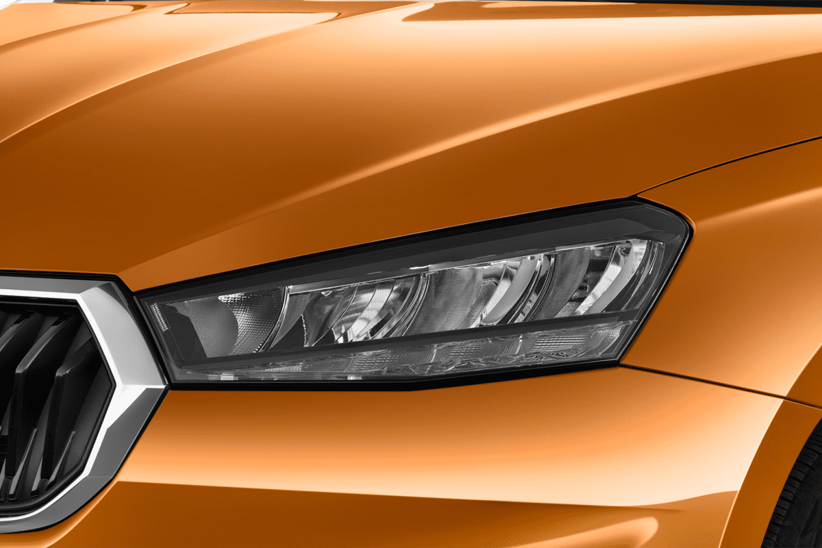 Frontscheinwerfer eines Skoda Fabia Limousine
